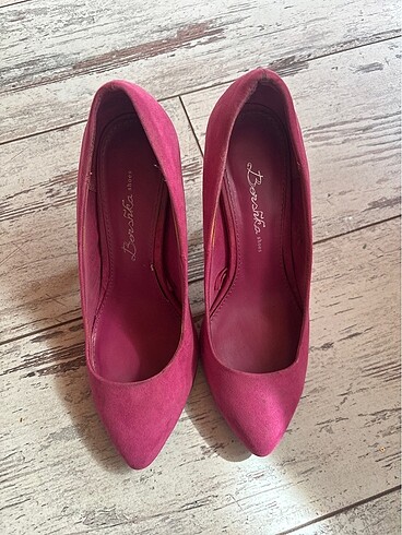 Pembe stiletto