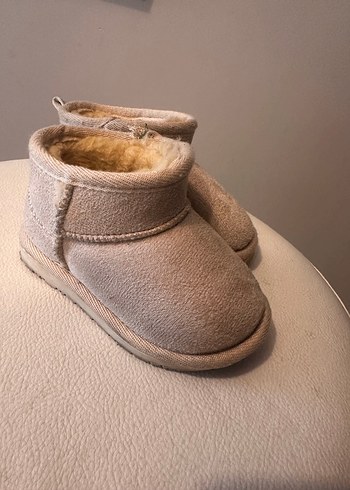 Kızlar için bej içi tüylü ugg bot