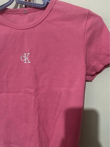 Calvin Klein Pembe crop