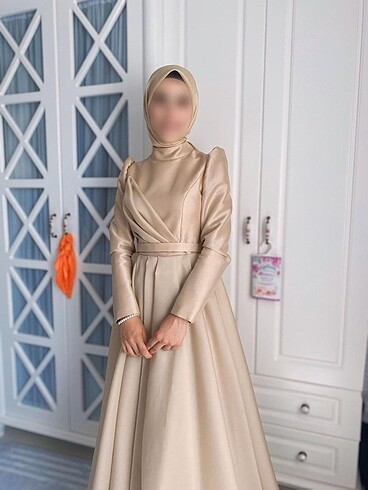 Kiralıktır Göğüs detayı Uzun tesettür elbise (eşarp dahil )