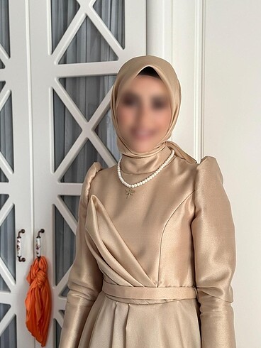 E.L.F Kiralıktır Göğüs detayı Uzun tesettür elbise (eşarp dahil )