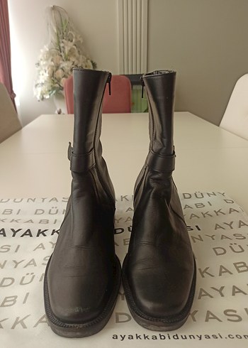 Diğer Siyah Deri Tokalı Blok Topuklu Bot