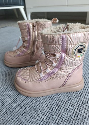 Kız Çocuk Pembe Kürklü Nakışlı Bot
