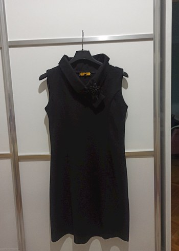 Kolsuz Siyah Midi Elbise - Görsel 3