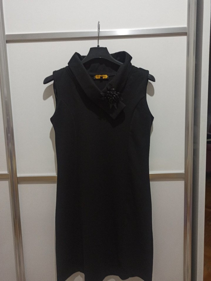 Kolsuz Siyah Midi Elbise - Görsel 2