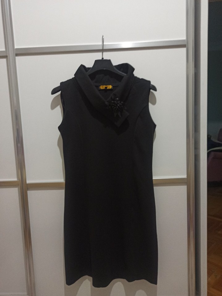 Kolsuz Siyah Midi Elbise - Görsel 3