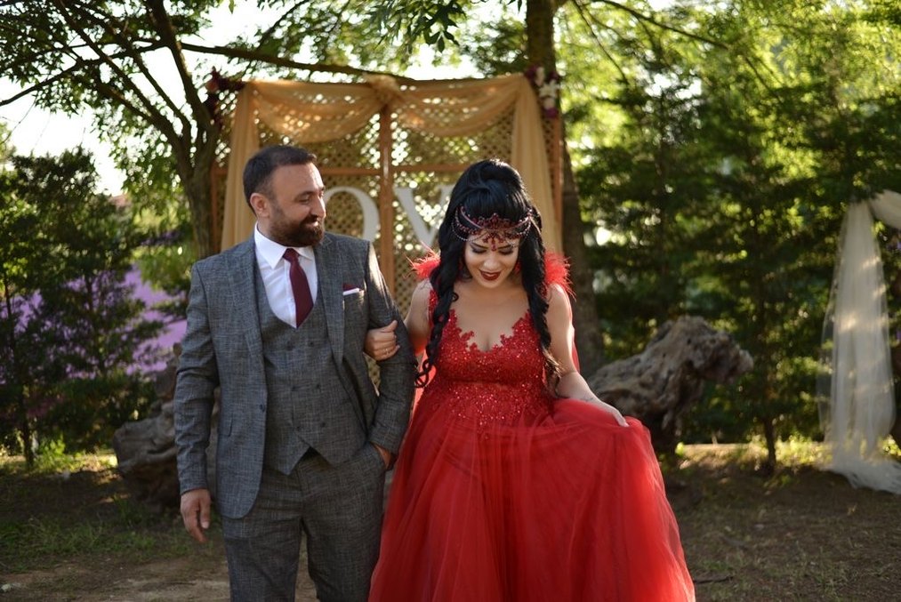 Hakkı Şahin Markalı Kırmızı Drapeli Uzun Bohem  Elbise. - Görsel 2