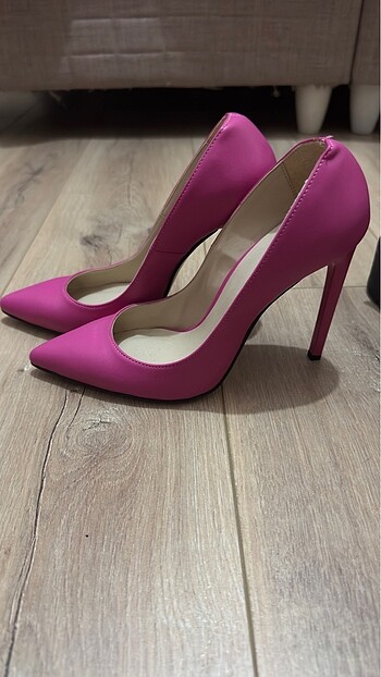 pembe stiletto