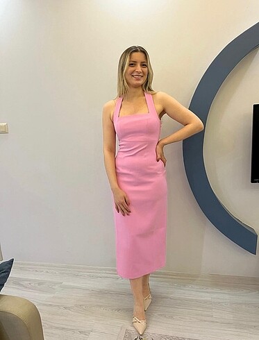 Pembe davet elbisesi
