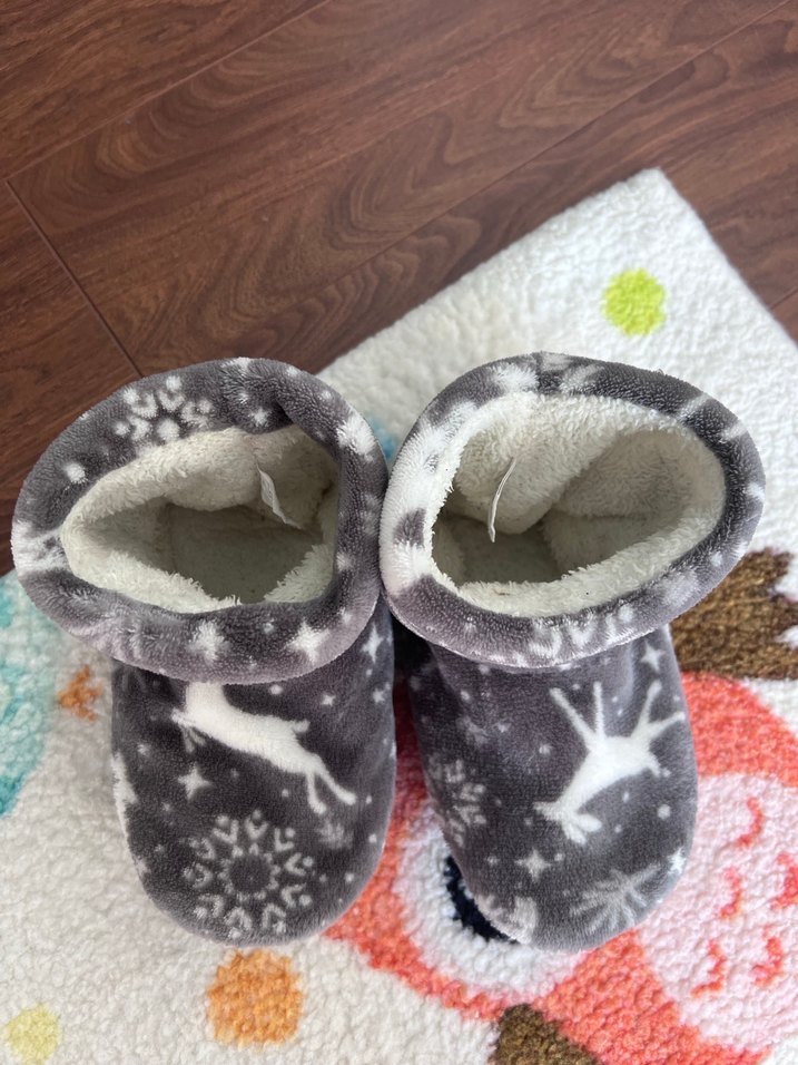 Gri Kürklü Kız Erkek Çocuk Sıcak Ev Terliği - Görsel 3