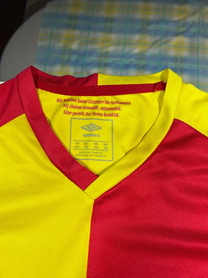 Sarı-Kırmızı Göztepe Kısa Kollu Spor Forma ve Siyah Şort - Görsel 3