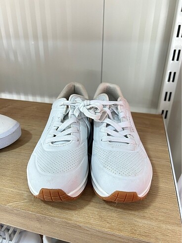 37 Beden beyaz Renk Skechers 37 Numara Sıfır Orjinal Spor Ayakkabı