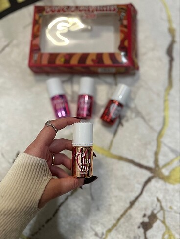 Benefit 4lü set şeklinde