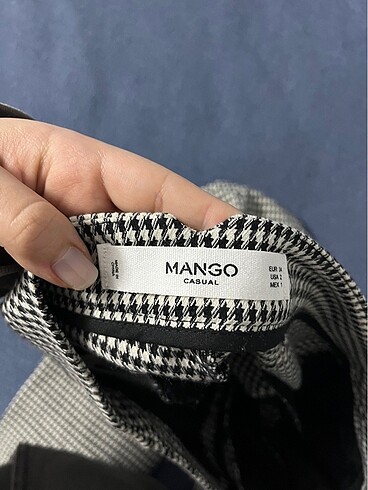 34 Beden siyah Renk Mango kumaş pantolon