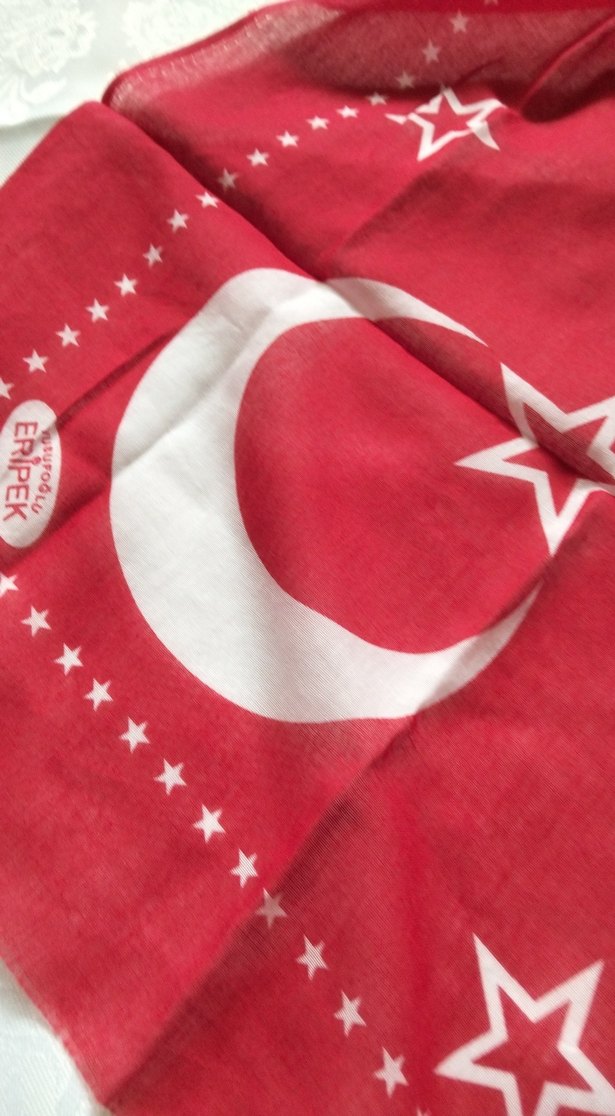 Kırmızı Yıldız ve Hilal Desenli Kadın Şal - Görsel 3