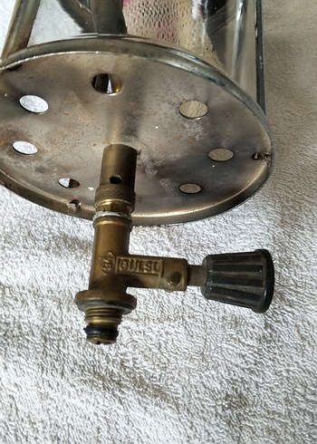 Beyaz ve Gri Metal Kamp Lambası - Görsel 4