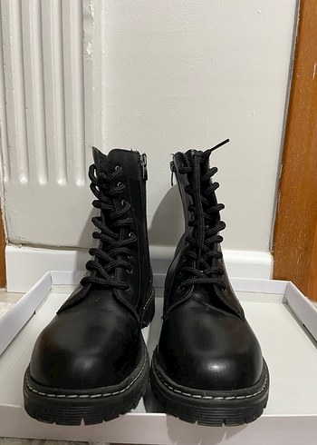 Siyah Deri Gotik Stiletto Topuklu Kadın Bot