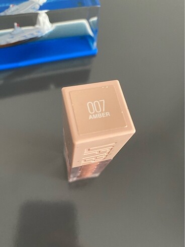 Beden Maybelline lifter glos