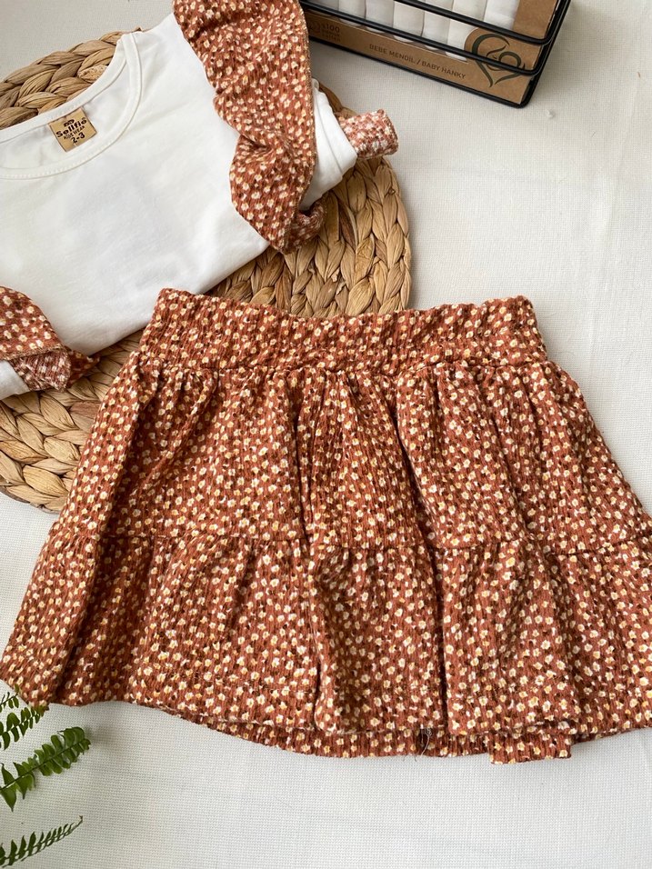 Kahverengi Desenli Fırfırlı Kız Bebek Takımı - Görsel 4
