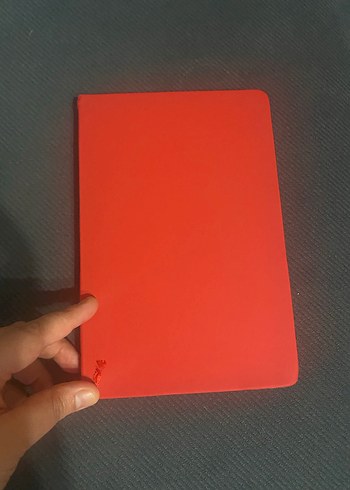 Kırmızı Parlak Kapaklı Defter - Görsel 3