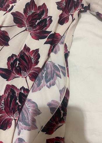 Demet Şener-Bordo Çiçek Desenli V Yaka Kadın Gömlek - Görsel 5