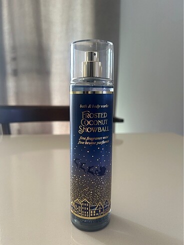 Bath and Body Works Frosted Coconut Snowball fragrance mist