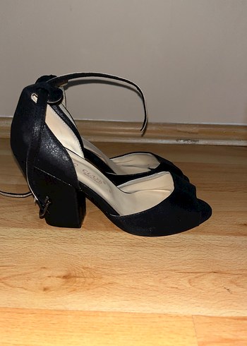 Siyah kalın topuk ayakkabı - Görsel 5