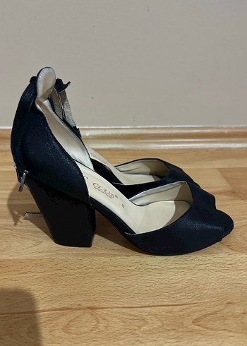 Siyah kalın topuk ayakkabı - Görsel 4