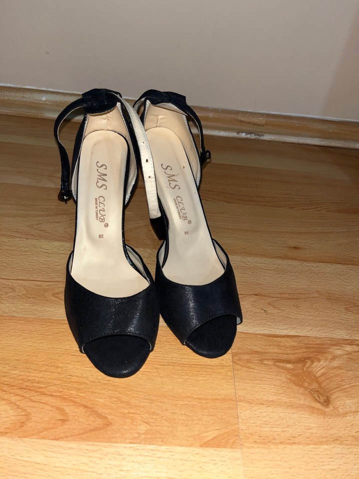 Siyah kalın topuk ayakkabı - Görsel 2