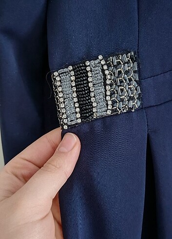 42 Beden lacivert Renk Lacivert yanları taşlı elbise