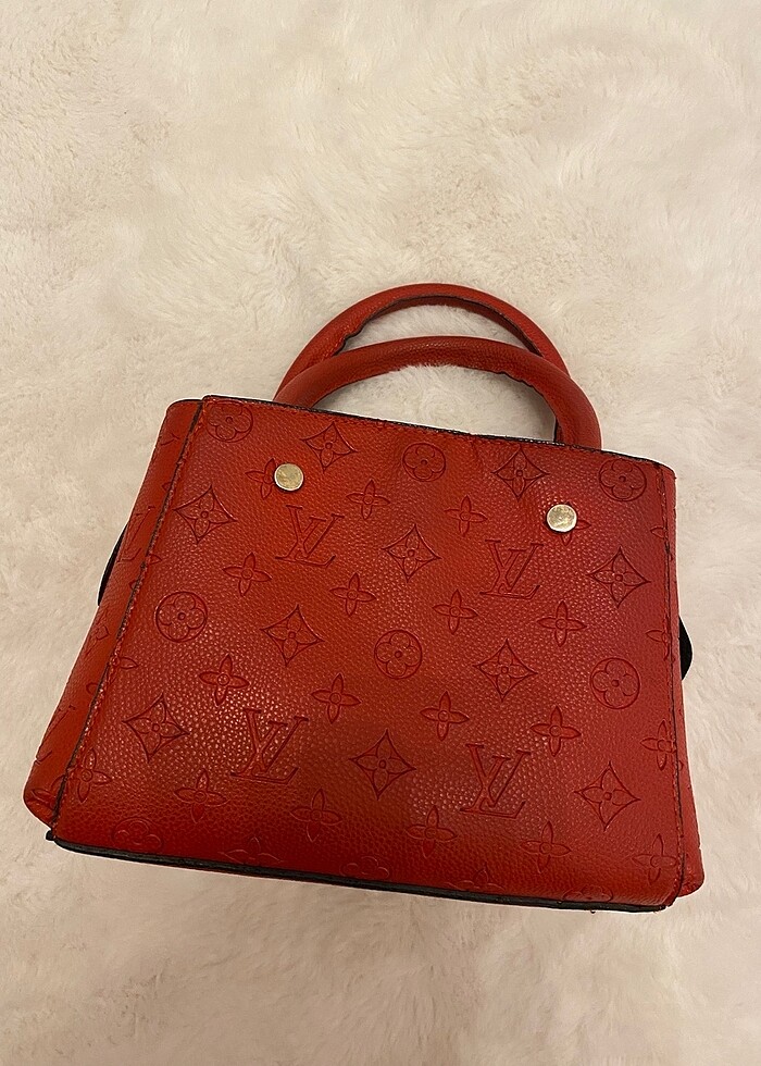 Kırmızı çanta - Görsel 2