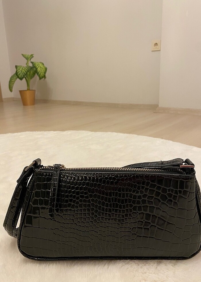 Siyah çanta - Görsel 2