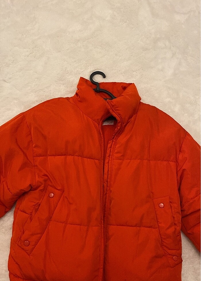 Kırmızı şişme mont - Görsel 2