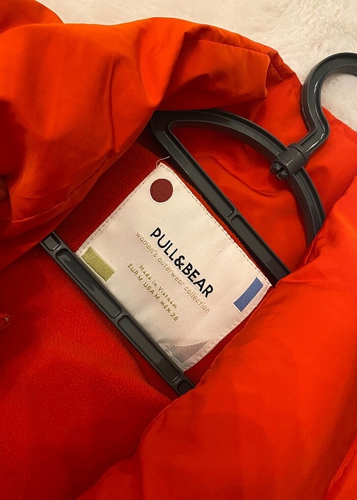 Kırmızı şişme mont - Görsel 3