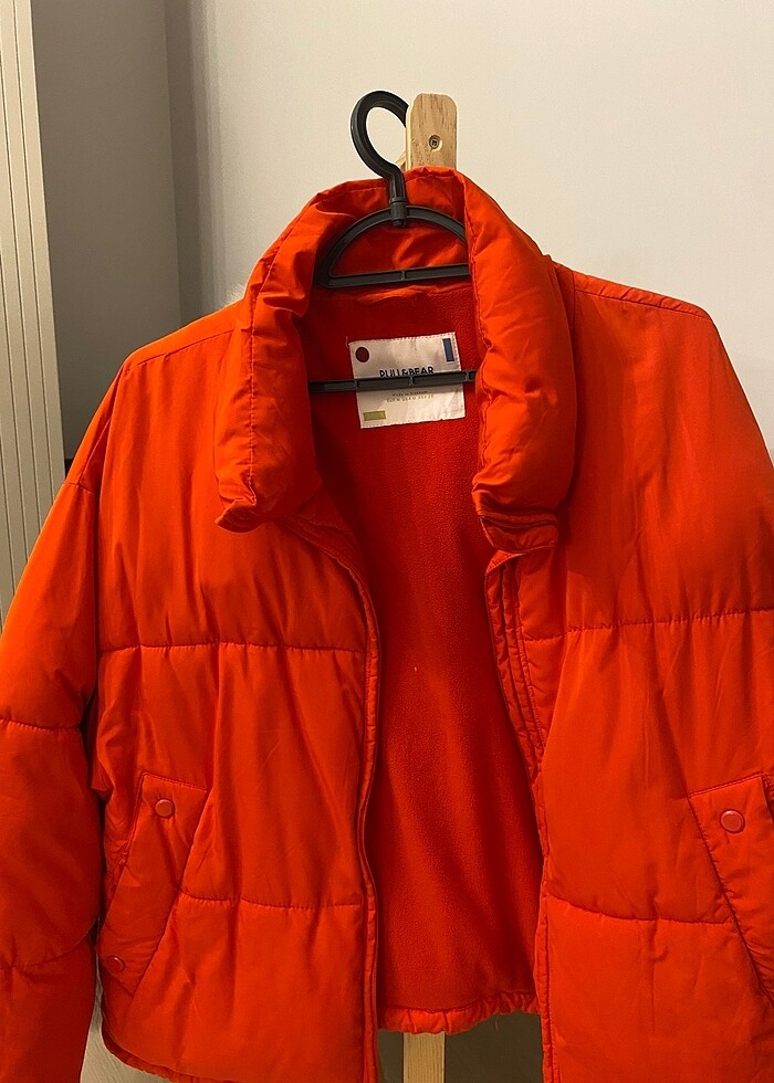 Kırmızı şişme mont - Görsel 4