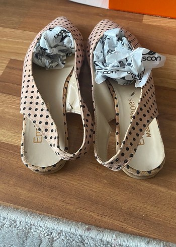 Pembe Puantiyeli Fiyonklu Dolgu Topuklu Kadın Babet - Görsel 3