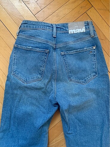 32 Beden Mavi mom jean