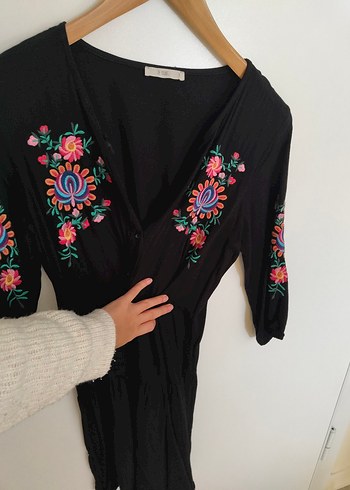 nakışlı siyah kısa gömlek elbise - Görsel 2