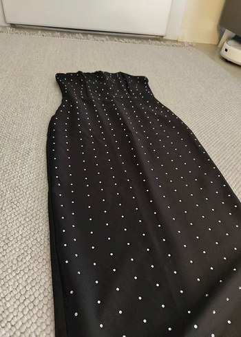 Boncuk İşlemeli Siyah Uzun Straplez Elbise - Görsel 2