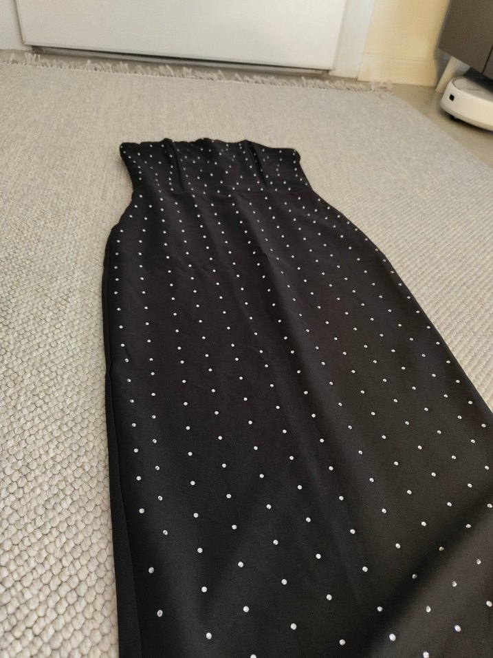 Boncuk İşlemeli Siyah Uzun Straplez Elbise - Görsel 2