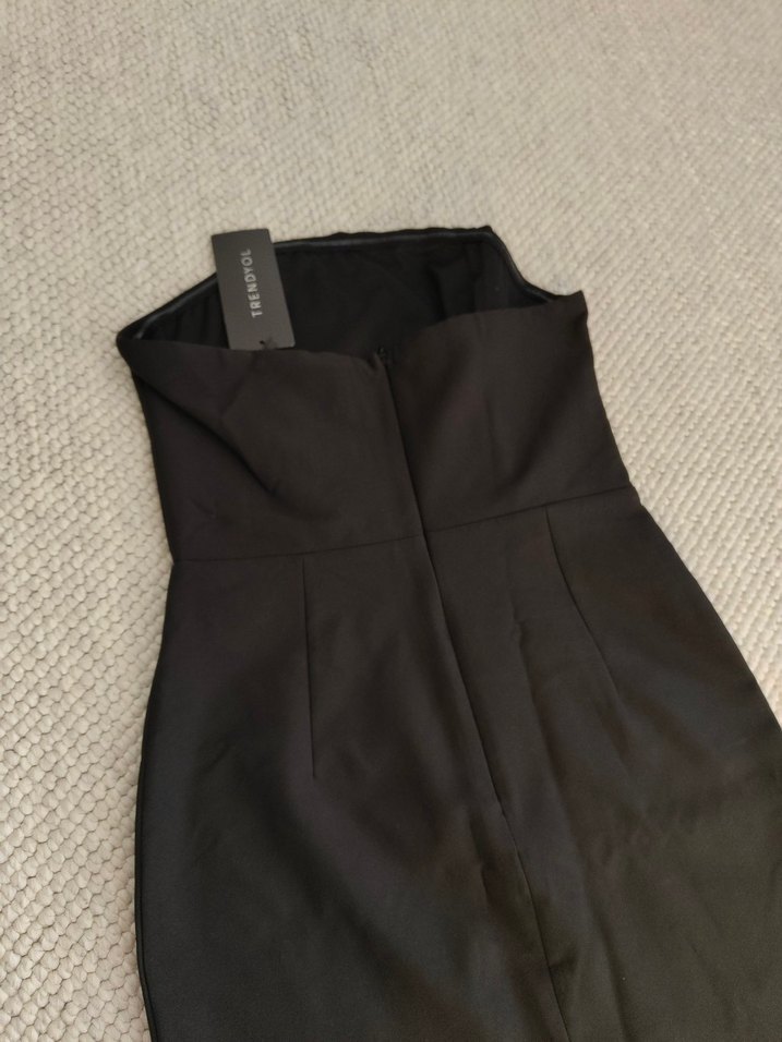 Boncuk İşlemeli Siyah Uzun Straplez Elbise - Görsel 5