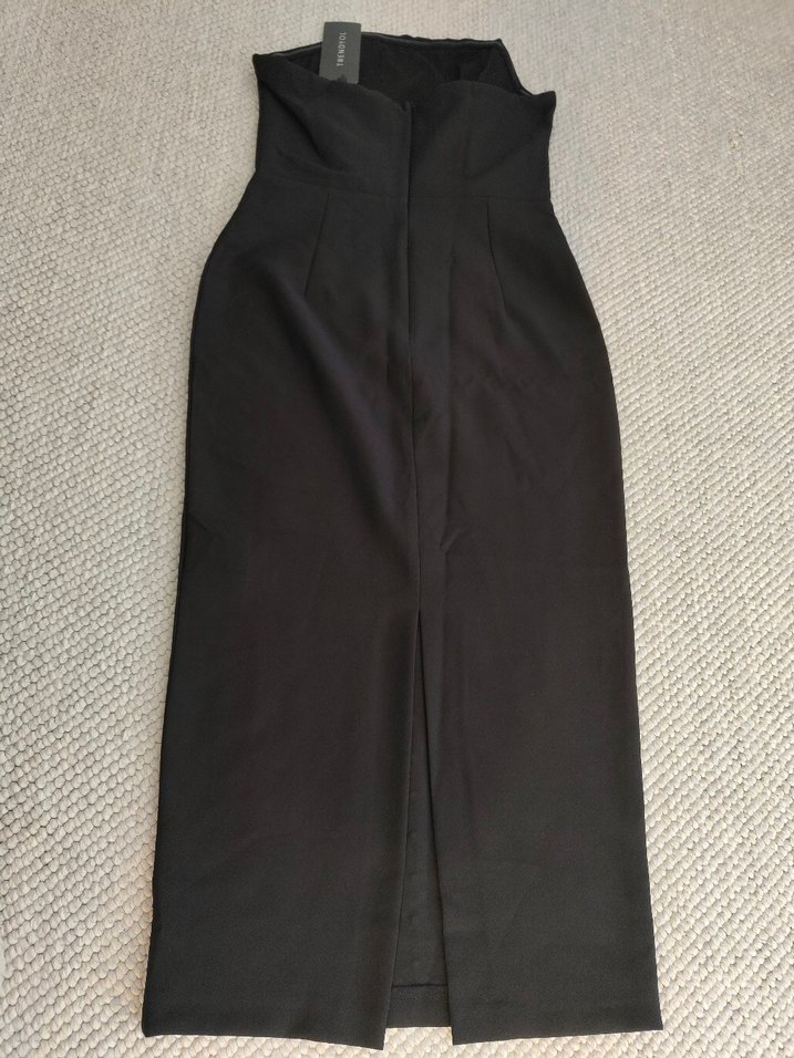 Boncuk İşlemeli Siyah Uzun Straplez Elbise - Görsel 4