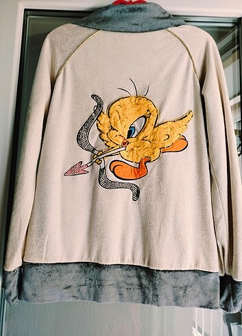 Tweety Tweety marka yumuşacık,rahat arkası taşlı ceket,rengi açık sarı