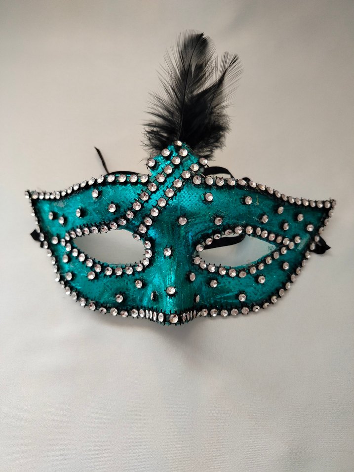 Siyah Tüylü Yeşil Taşlı Maske - Görsel 2