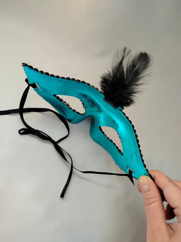 Siyah Tüylü Yeşil Taşlı Maske - Görsel 3