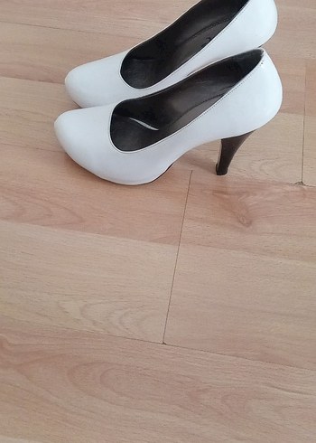 Beyaz topuklu ayakkabı - Görsel 4