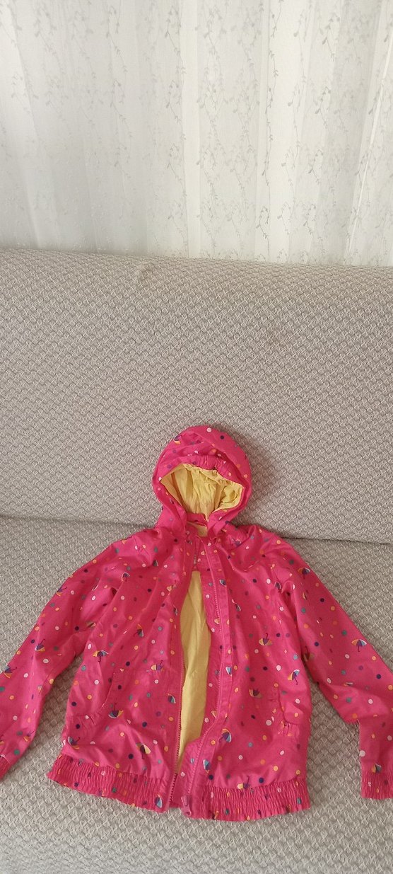 Kız Çocuk Kapüşonlu Renkli Baskılı Yağmurluk - Görsel 2