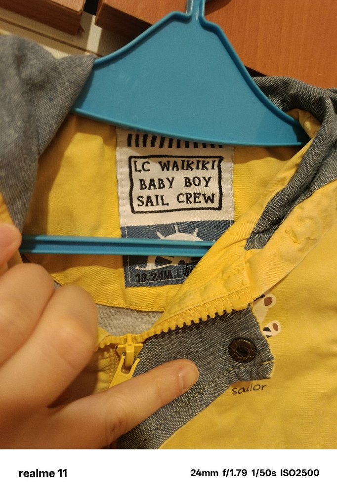 Sarı Kapüşonlu Erkek Çocuk Yağmurluk - Görsel 4