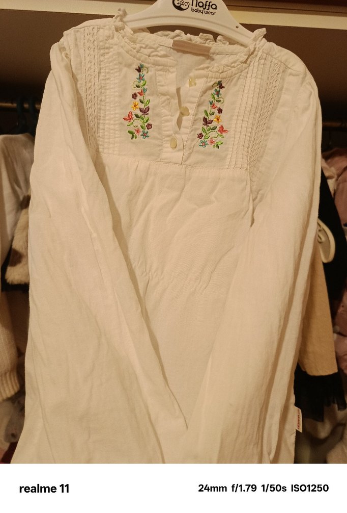 Nakışlı, Düğmeli, Beyaz Kız Bluzu - Görsel 3