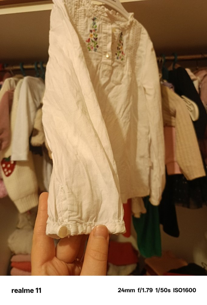 Nakışlı, Düğmeli, Beyaz Kız Bluzu - Görsel 2